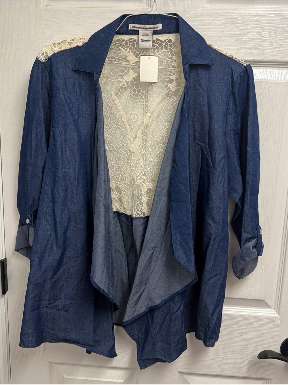 Shrug NWT Large with lace inset on back